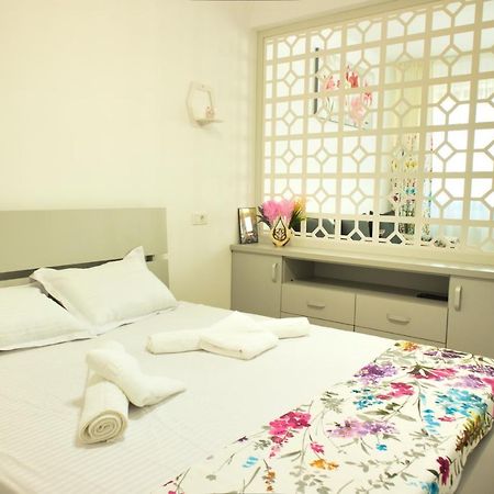 Cozy Flowers Studio - Fast Wi-Fi & Washer-Dryer ブラショフ エクステリア 写真